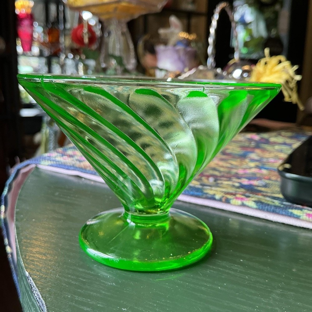 Vintage FEDERAL DIANA Swirled Green Depression Glass Sherbert Dish